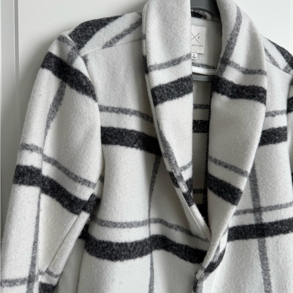 G. F. Collection Coat - Picture 2 of 11